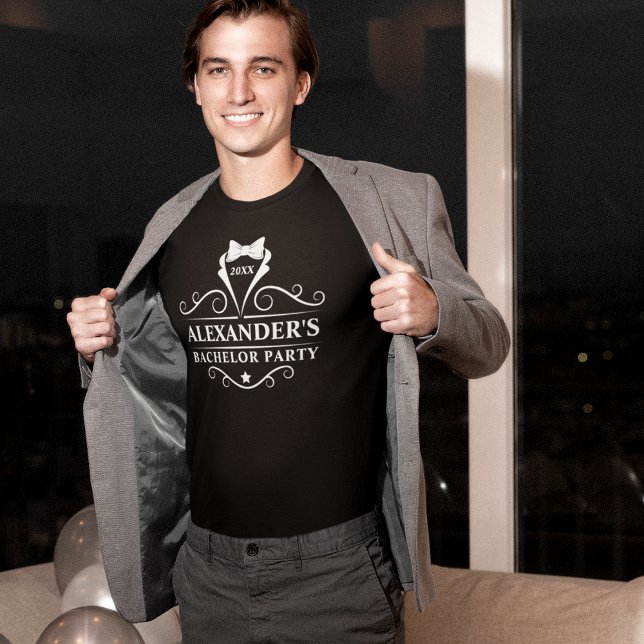 Camiseta Corbata de esmoquin para despedida de soltero negr (Customize to change text size. Choose from a variety of shirt colors and styles.)
