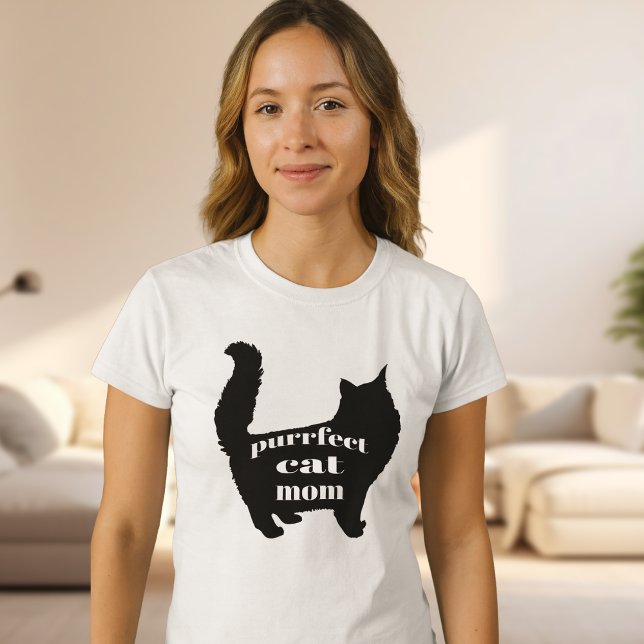 Camiseta Cordón de mamá moderna de felino lindo SImple (Modern black and white cat mom shirt with bold silhouette design and stylish typography.)
