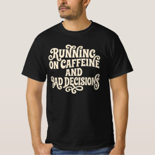 Camiseta Corriendo con Cafeína y Decisiones Malas Vintage R