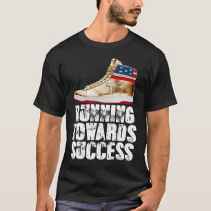 Camiseta Corriendo hacia el éxito Trump Zapatillas Republic
