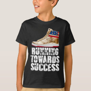 Camiseta Corriendo hacia el éxito Zapatillas Trump Republic