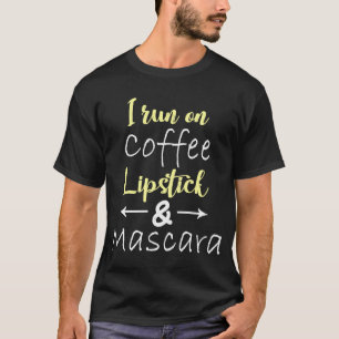 Camiseta Corro Con Café Lápiz Labial y Máscara de Pestañas 