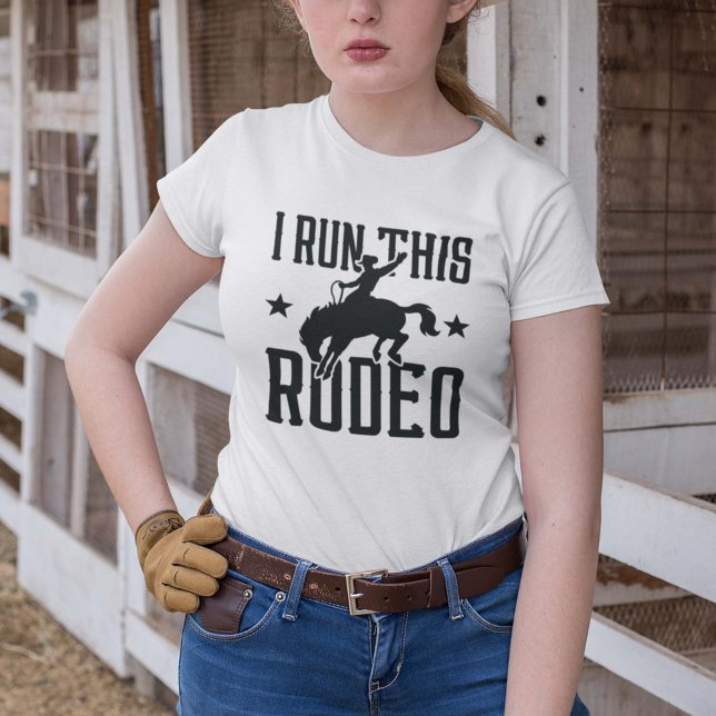 Camiseta Corro Este Rodeo (Subido por el creador)