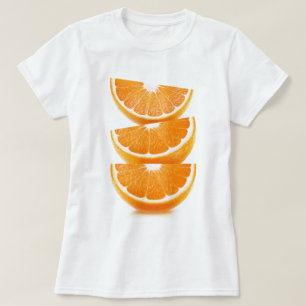 Camiseta cortes naranjas en una pila