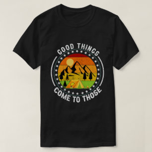 Camiseta Cosas buenas llegan a los que acampan