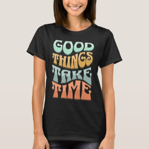 Camiseta Cosas Buenas Retro Groovy Llevan Tiempo Inspirador