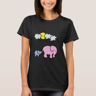 Camiseta Costillas elefantes con madre elefante dando un pa