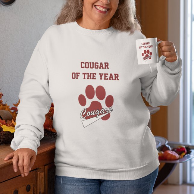 Camiseta Cougar of the Year es gracioso rojo oscuro (Subido por el creador)