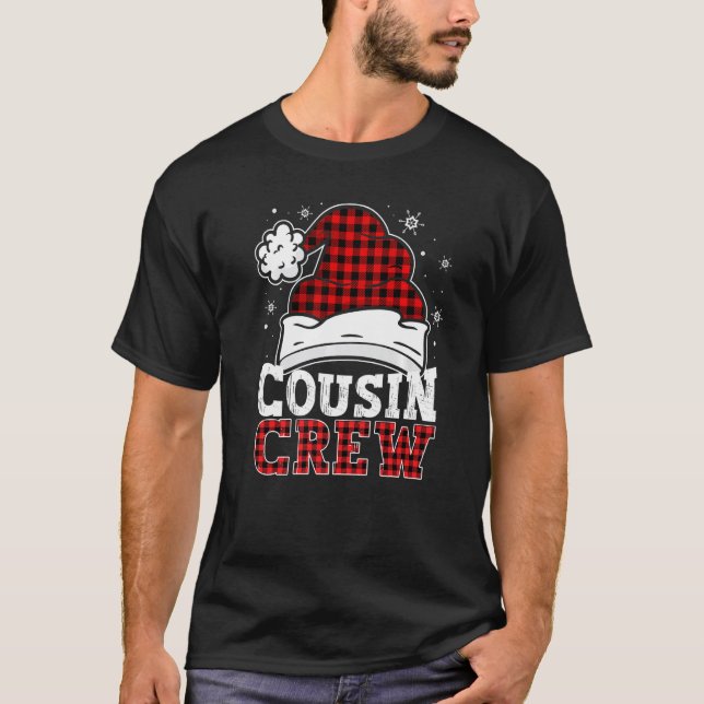 Camiseta Cousin Crew Buffalo Red Plaid Santa Hat Christmas  (Anverso)