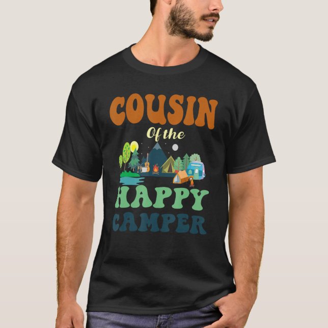 Camiseta Cousin Of The Happy Camper Men 1st Bday Camping Tr (Anverso)