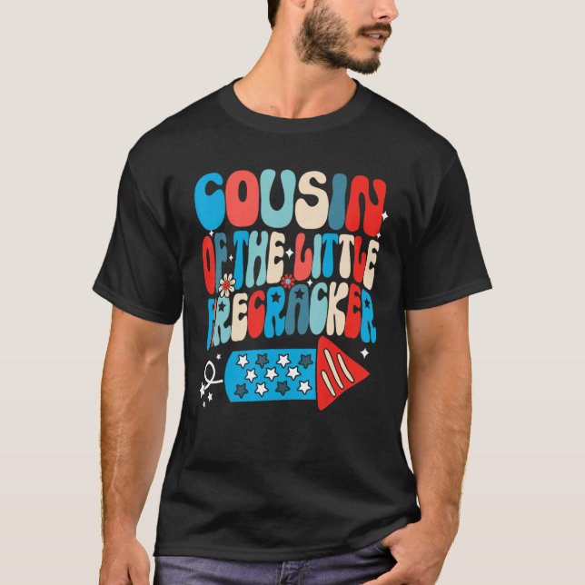 Camiseta Cousin Of The Little Firecracker  4th Of July Groo (Anverso)