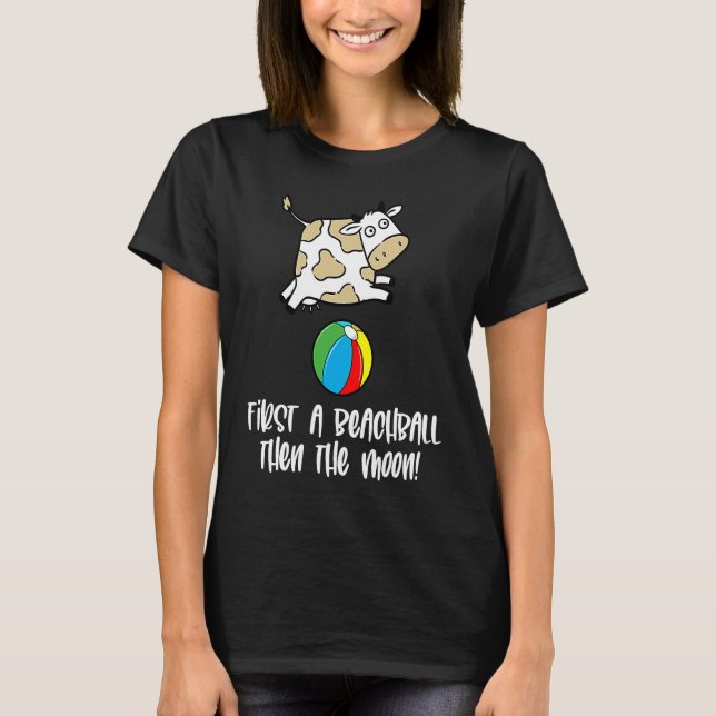 Camiseta Cow First A Beach Ball Then The Moon Farm Graphic (Anverso)