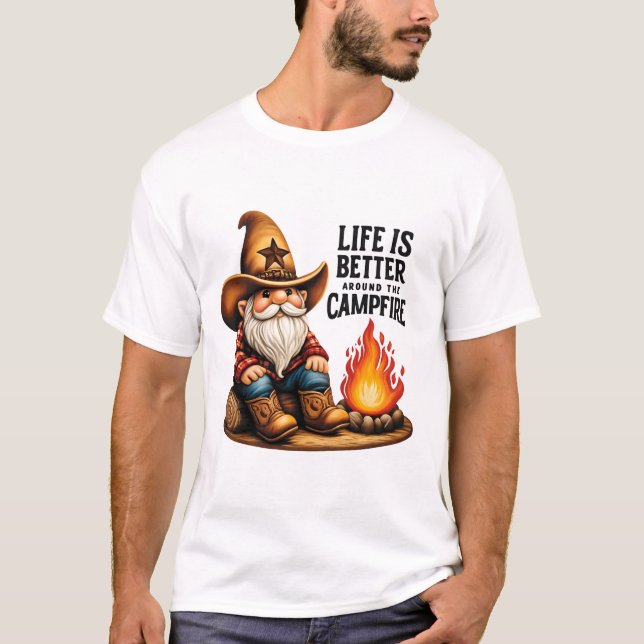Camiseta Cowboy Gnome Life Es Mejor En Torno A La Fogata (Anverso)