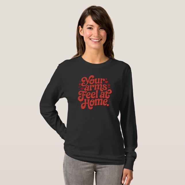 Camiseta Cozy In Your Arms Cute Romantic Typography Gift  (Anverso completo)