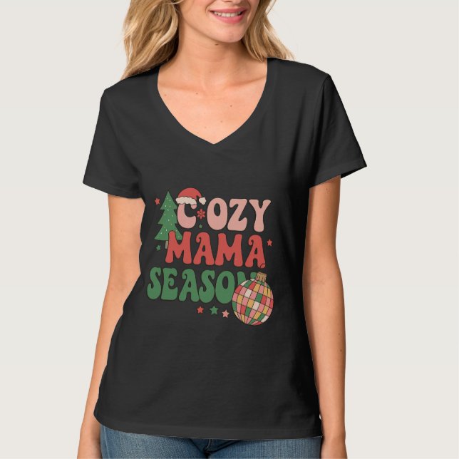 Camiseta Cozy Mama Season Retro Christmas Art (Anverso)