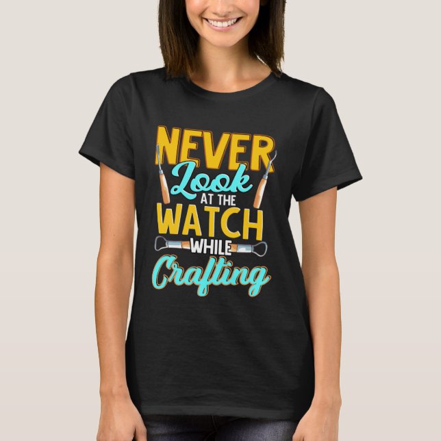 Camiseta Crafter Never Look At Watch While Crafting  1 (Anverso)