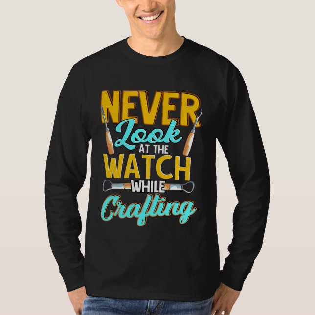 Camiseta Crafter Never Look At Watch While Crafting  1 (Anverso)