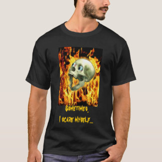 Camiseta Cráneo gótico espantado, llamas, horror de Hallowe