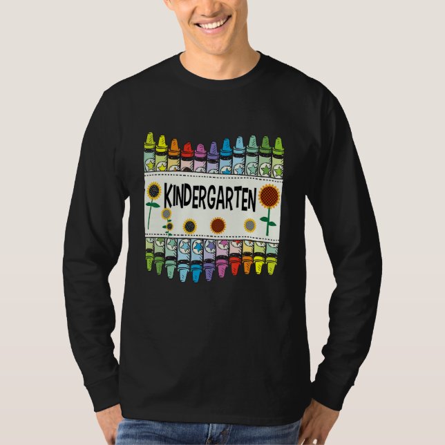 Camiseta Crayons And Flower Teaching  Kindergarten (Anverso)