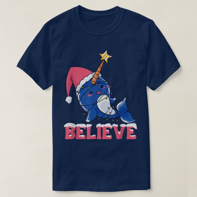 Camiseta Crean que los Navidades de Narwhal nevan con luces (Diseño del anverso)