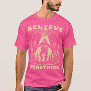 Camiseta Créanlo Todo - Pie Grande Secuestrada Por La Ufo