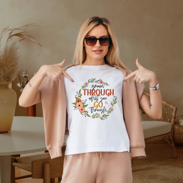 Camiseta Crecer a través de lo que pasas (Subido por el creador)