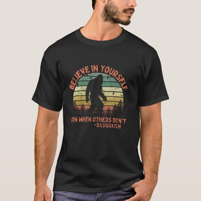 Camiseta Cree En Usted Mismo Sasquatch Funny Motivational B (Anverso)