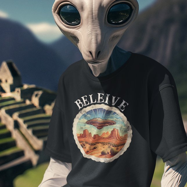 Camiseta Cree que el barco espacial de OVNI se desgarrará (Subido por el creador)