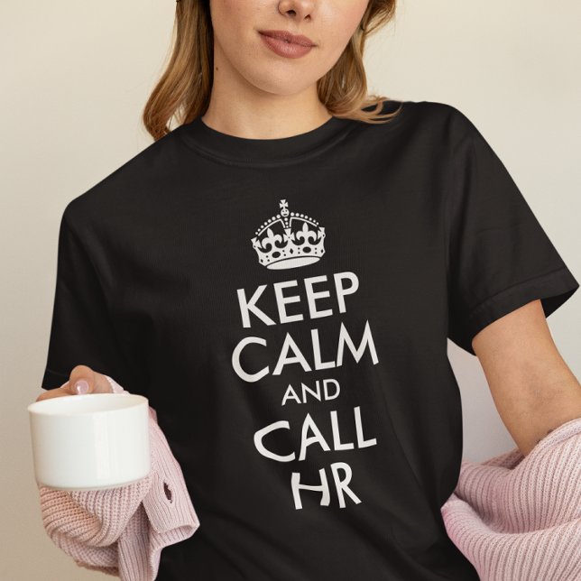 Camiseta Cree su propio modo de mantener la calma y llame a (Black and White Keep Calm and Call HR T-Shirt)