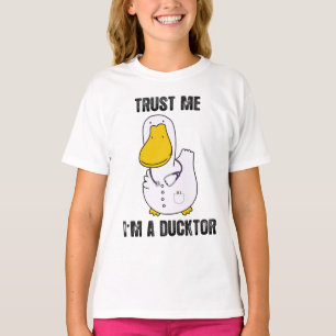 Camiseta Créeme, soy un Médica de pato sardínico gracioso d