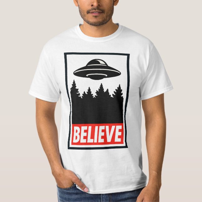 Camiseta Creen en ovnis (Anverso)