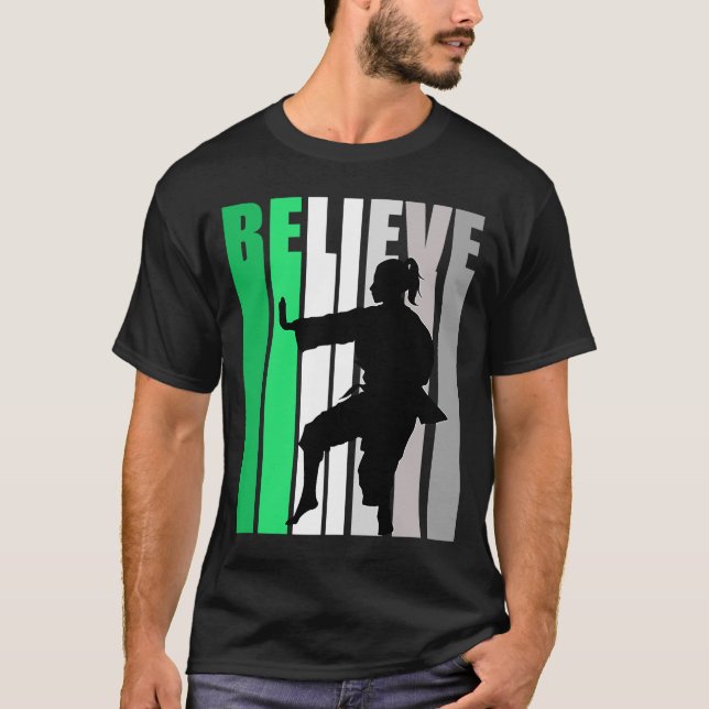 Camiseta Creencia verde que motiva a los Chicas Karate Retr (Anverso)