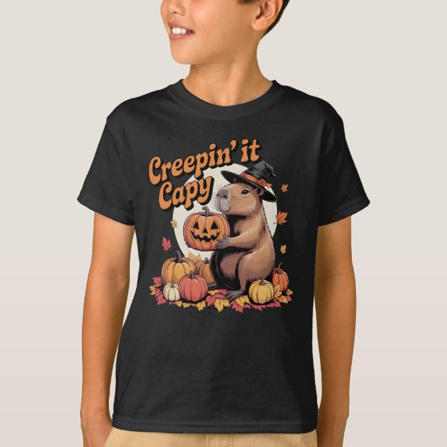 Camiseta Creepin’ It Capy Halloween Capybara en Gorra de br (Anverso)