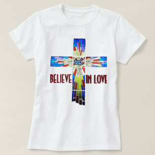 Camiseta Creer en la cruz de cristal manchado de amor