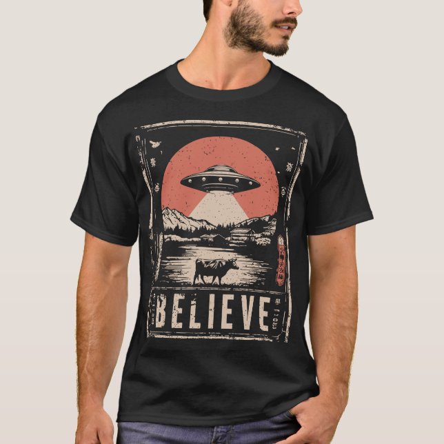 Camiseta Creer que los extranjeros de OVNI se encuentran co (Anverso)