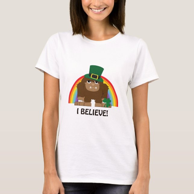 Camiseta ¡Creo! Leprechaun Bigfoot (Anverso)