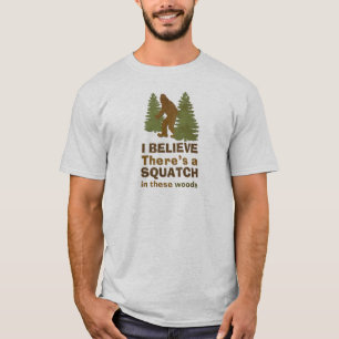 Camiseta Creo que hay un SQUATCH en estos bosques