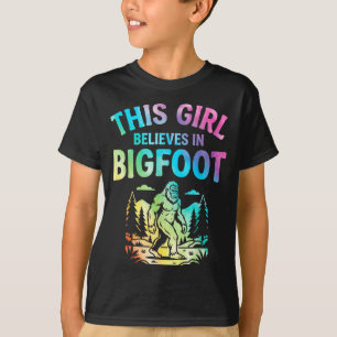 Camiseta Creyente de pie grande de niñas teñido de sasquatc