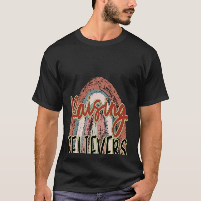 Camiseta Creyentes en aumento retro Biblia arcoiris contra  (Anverso)