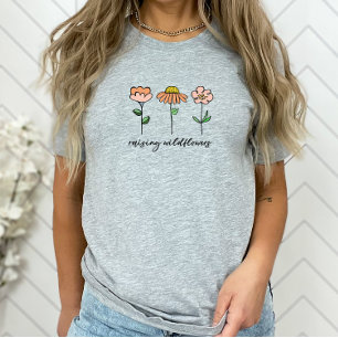 Camiseta Criando flores silvestres coloridas, mamá de tres