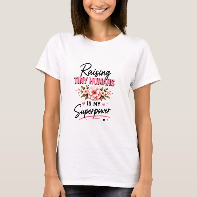 Camiseta 👶 Criando Pequeños Humanos Para Mamás 💖 (Anverso)
