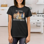 Camiseta Criar pollos y niños en casa a mamá<br><div class="desc">Gallinas pintadas con una acuarela y un gallo con un gracioso texto de personalizable "criando pollos y niños" diseñado para una madre de granja en casa.</div>