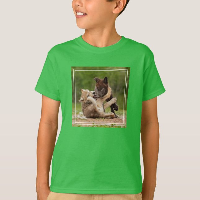 Camiseta Crías de lobo gris luchando (Anverso)