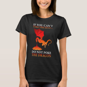 Camiseta Criatura Mitológica Voladora Escupiendo Fuego Drag