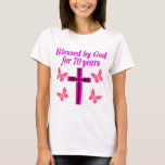 CAMISETA CRISTIAN PINK 70TH BIRTHDAY CROSS DISEÑN<br><div class="desc">Este cristiano y alegre de 70 años adorará celebrar cumplir 70 años con este hermoso diseño de 70 años de cruz rosa y mariposa en Tees, bolsas de té, tazas, almohadas y regalos. Delibera a su espiritual y a su Dios amando a los 70 años con un regalo de cumpleaños...</div>