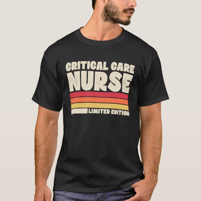 Camiseta Critical Care Nurse  Retro Vintage Style (Anverso)