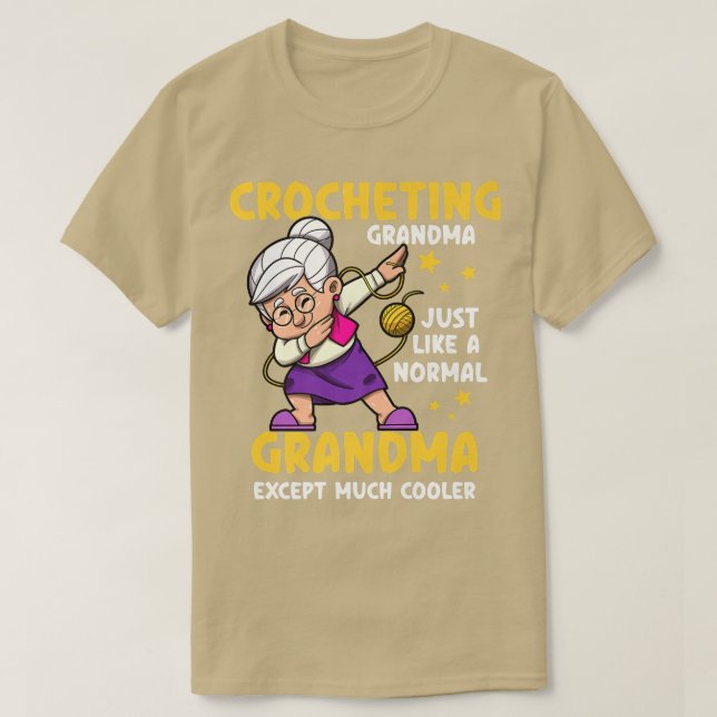 Camiseta Crocheting Grandma Just Like A Normal Grandma Croc (Diseño del anverso)