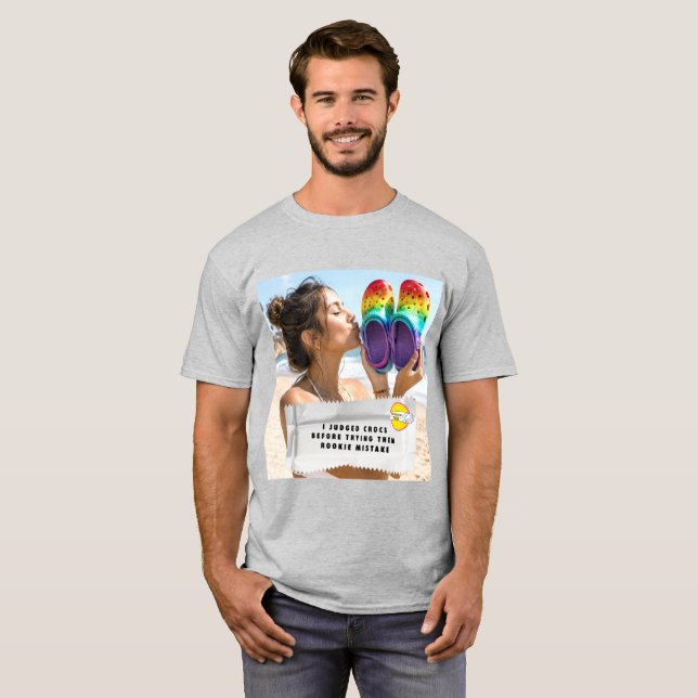 Camiseta Crocs de chistes de envoltorios de chicle (Anverso completo)