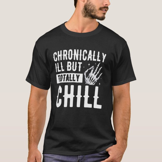 Camiseta Crónicamente Enfermo Pero Totalmente Tranquilo (Anverso)