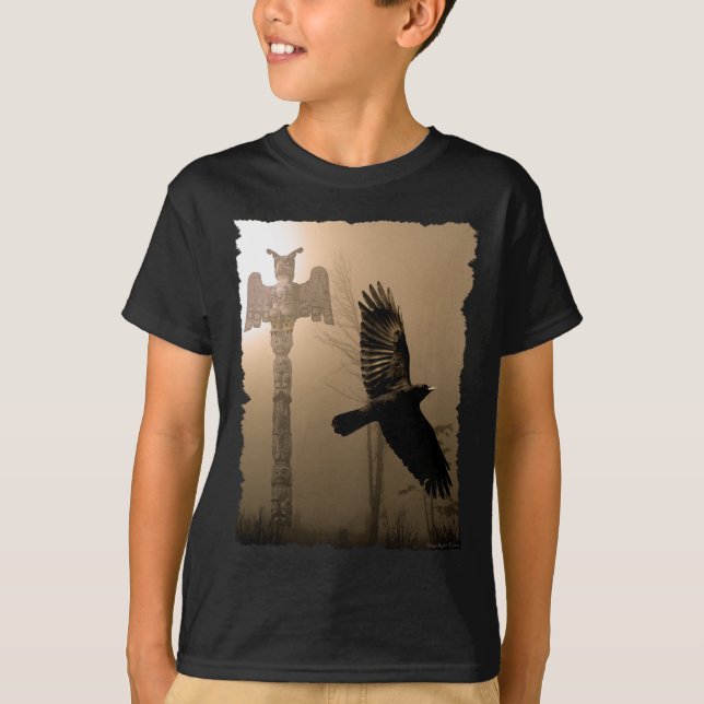Camiseta Crow Spirit & Totem Pole Native Art T-Shirt (Anverso)